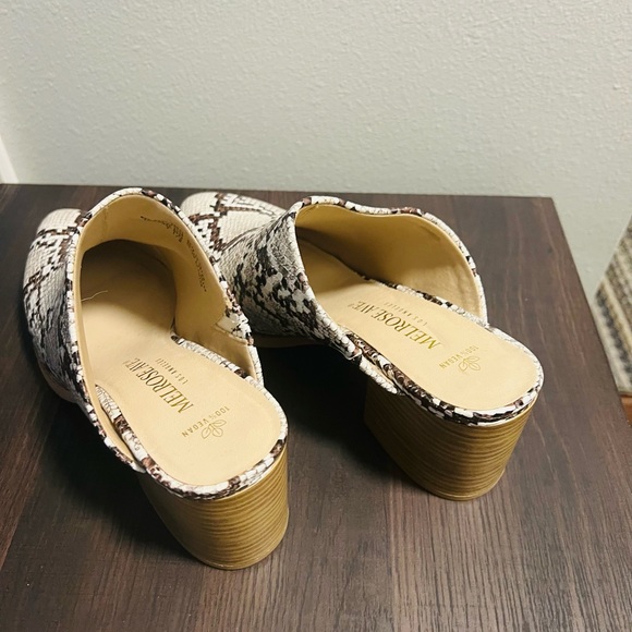 Snake print Melrose Ave Women's Block Heel Mule Size 7.5 - Picture 3 of 5